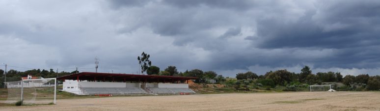 Campo de Jogos Luís Pernica