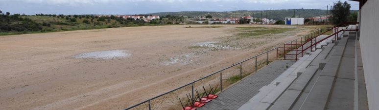 Campo de Jogos Luís Pernica