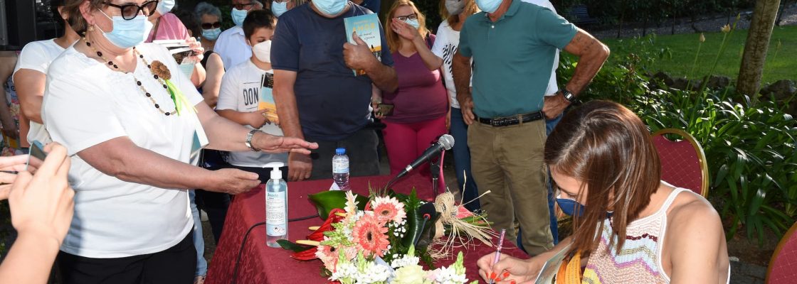 Fátima Lopes apresentou livro em Mora
