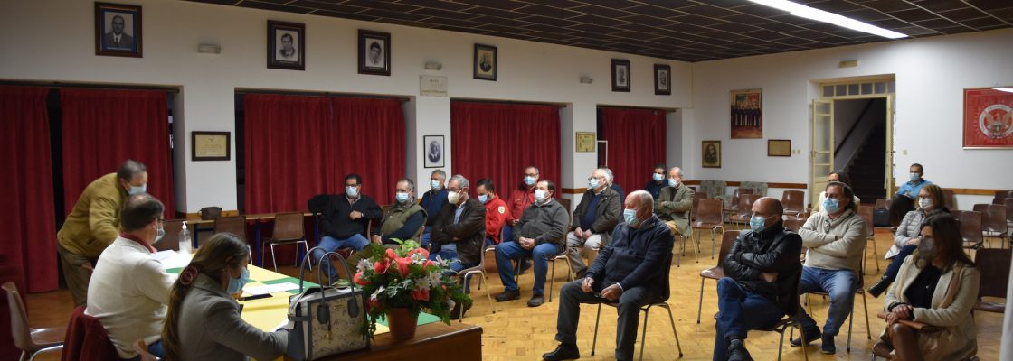 Orgãos sociais da Associação Humanitária dos Bombeiros Voluntários de Mora tomaram posse dia...