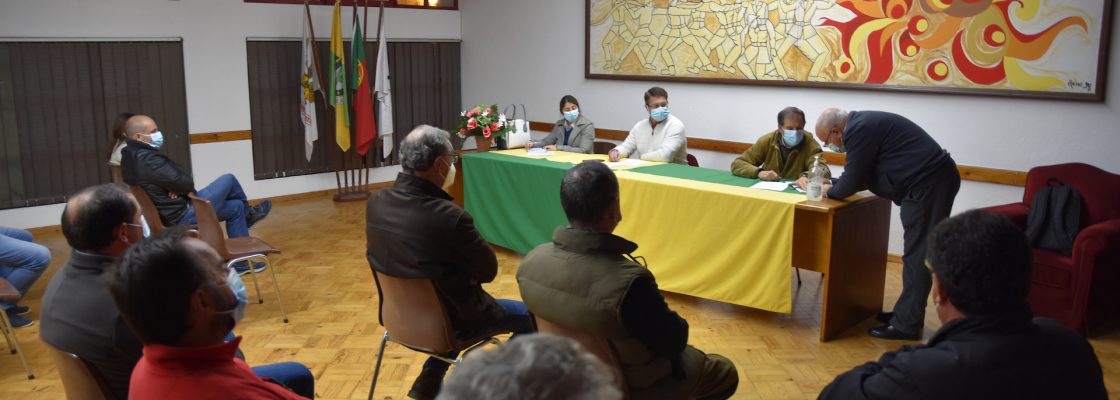 Orgãos sociais da Associação Humanitária dos Bombeiros Voluntários de Mora tomaram posse dia...