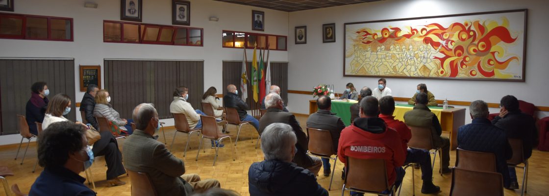 Orgãos sociais da Associação Humanitária dos Bombeiros Voluntários de Mora tomaram posse dia...