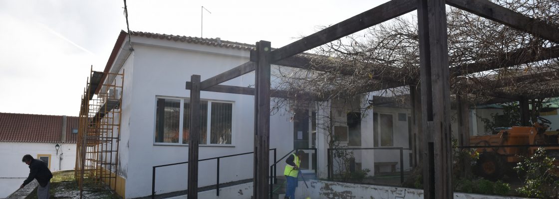 Manutenção exterior do edifício da ARPIM e da Oficina da Criança