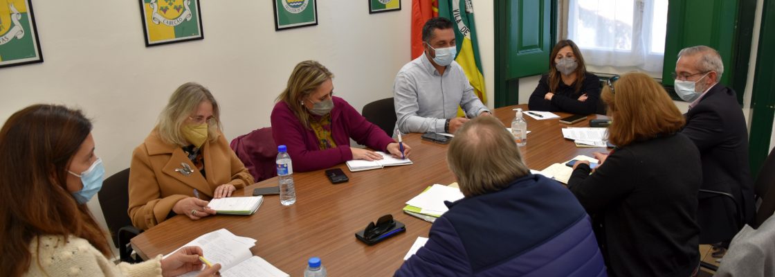 Reunião entre Câmara Municipal, DGEST e Agrupamento de Escolas