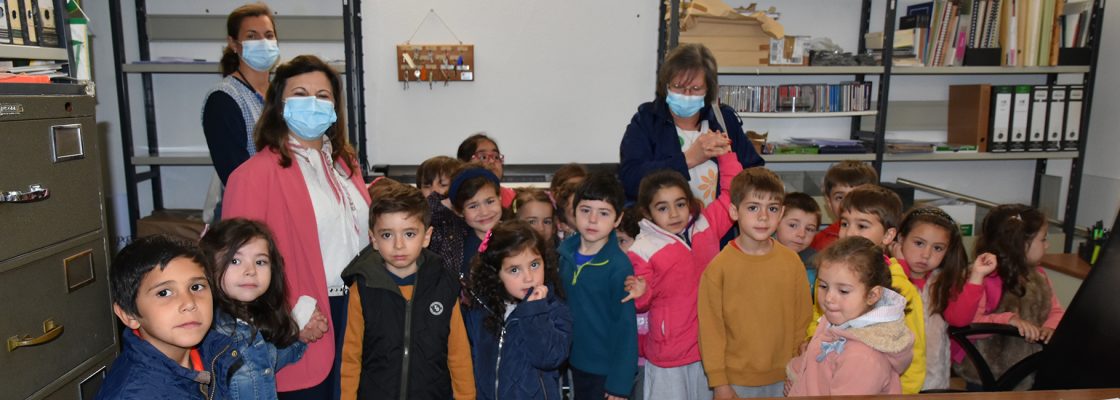 Turma do Jardim de Infância de Mora de visita aos Paços do Concelho