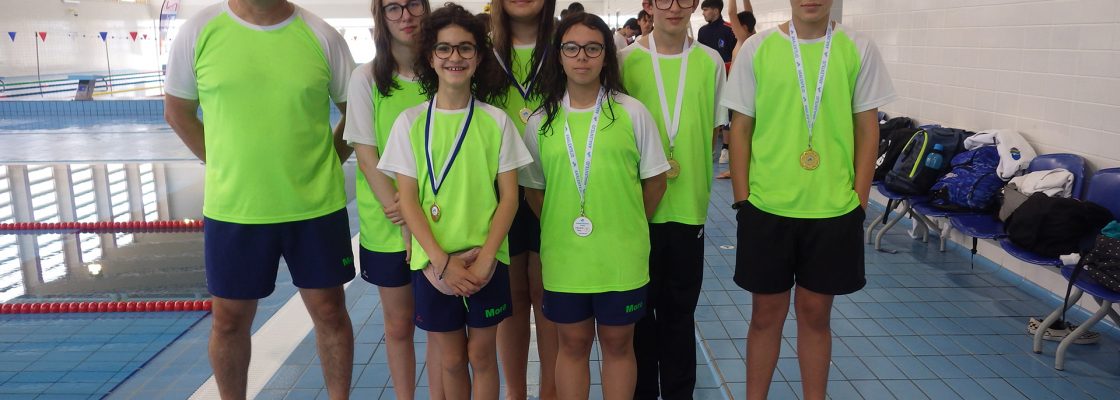 Escola de Natação participa em torneio regional de fundo e nadador completo