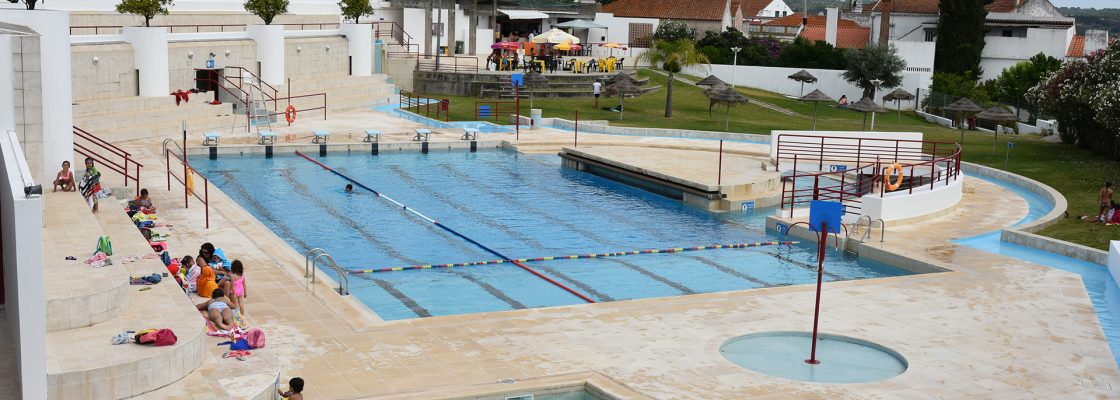 A Piscina Municipal de Mora abre ao público hoje, dia 10 de junho