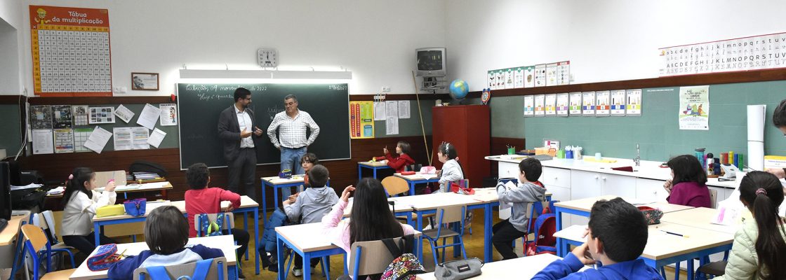 Aquisição de secretárias dá resposta à necessidade das escolas do Concelho