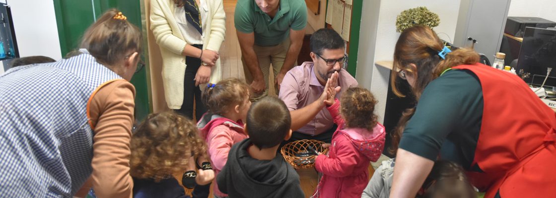 Centro Infantil cumpre a tradição do “Pão por Deus”