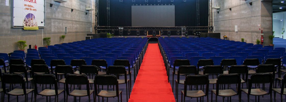 Pavilhão de exposições em preparação para 16ª gala do desporto do Alentejo Central