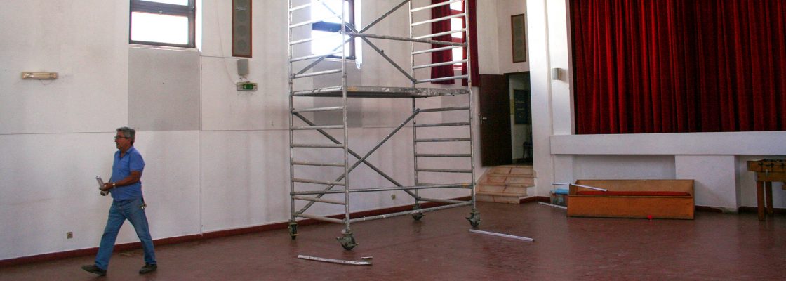 Município de Mora realiza trabalhos de manutenção no Centro Paroquial