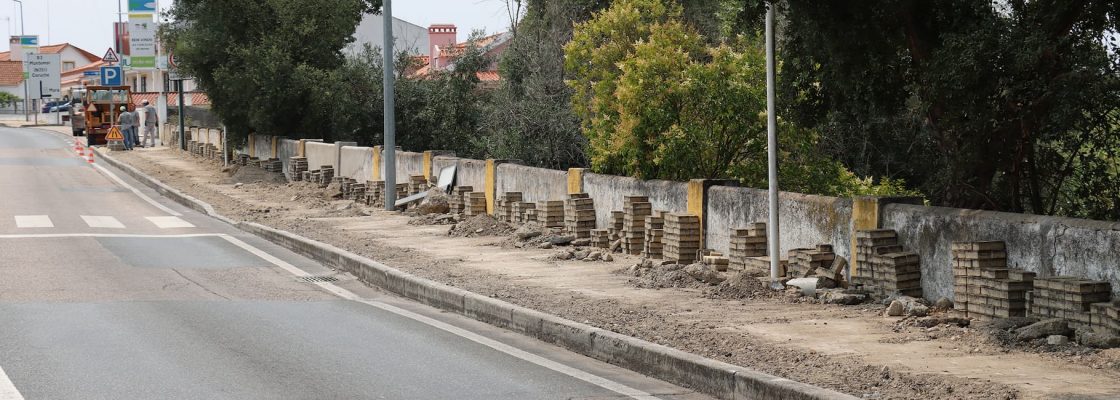 Município de Mora estende rede de esgotos na Avenida do Fluviário