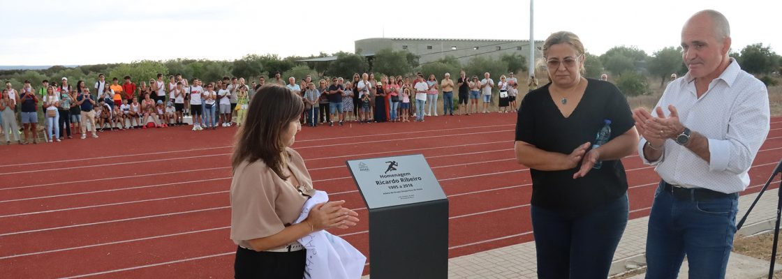 Município de Mora perpetua atleta Ricardo Ribeiro na inauguração da Pista de Atletismo de Pavia