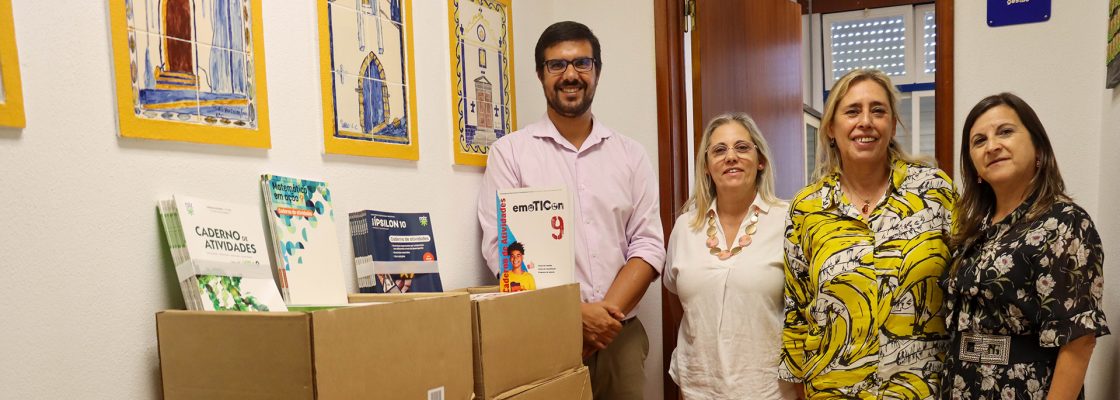 Município entrega cadernos de fichas a todos os alunos