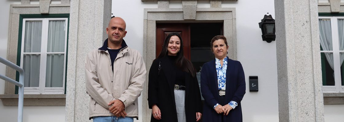 Assinatura de contrato de trabalho para os serviços municipais