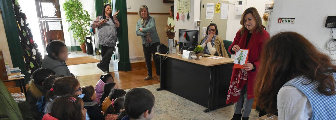 Paços do Concelho recebe visita dos alunos do Jardim de Infância