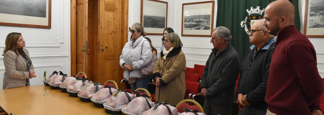 Câmara Municipal ofereceu perus aos lares de idosos do Concelho