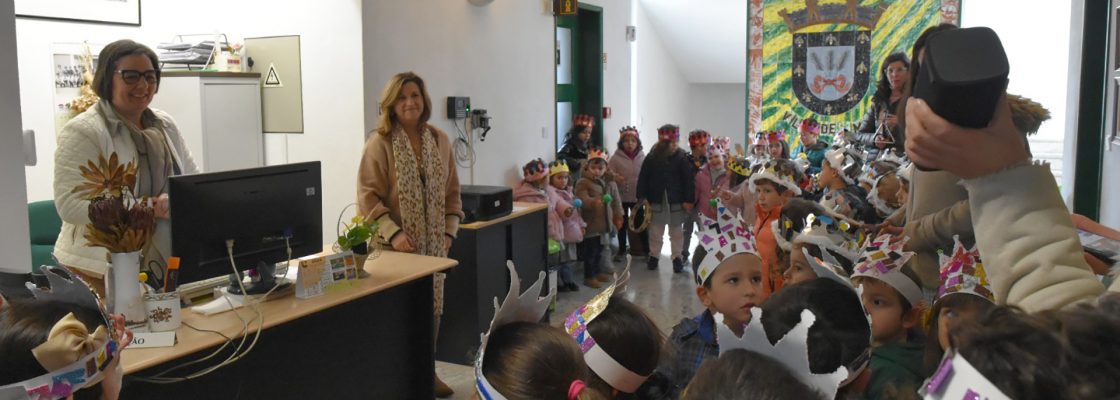 Pré Escolar canta as Janeiras na Câmara Municipal