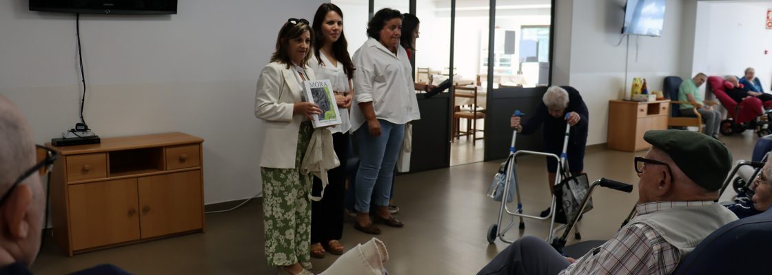 Presidente da Câmara Municipal de Mora visita lares de idosos do Concelho