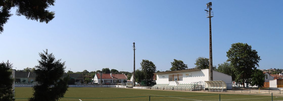 Estádio Municipal com nova iluminação