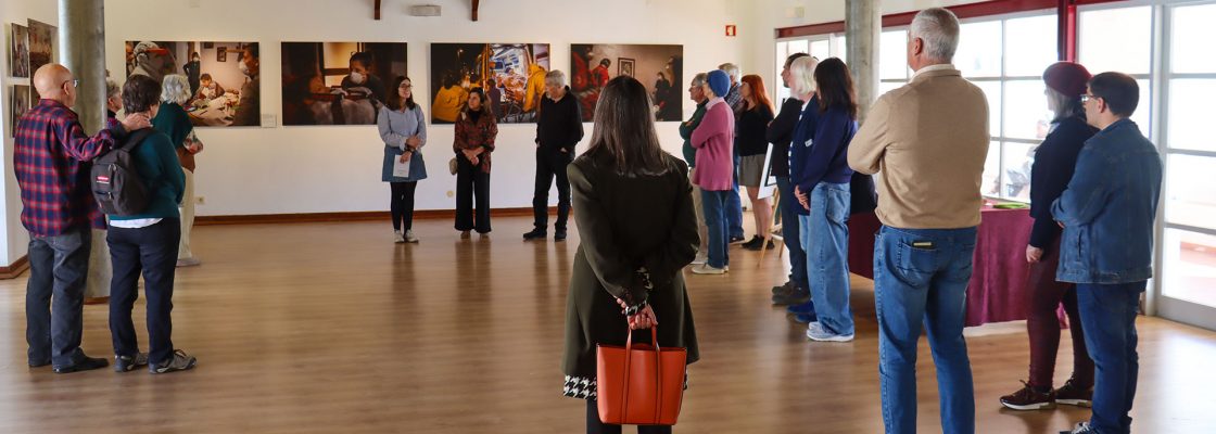 Exposição fotográfica de Fabio Bucciarelli sobre a pandemia na Casa da Cultura de Mora