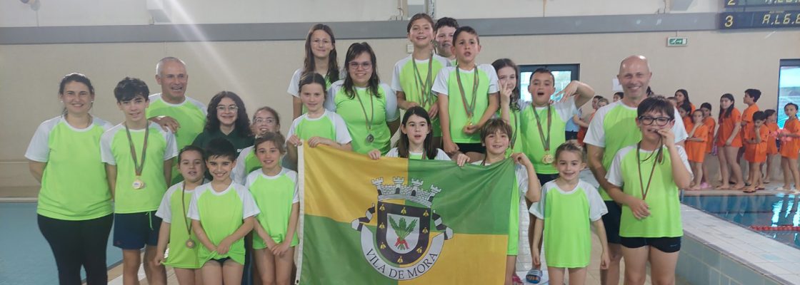 Atletas da escola de natação brilham em encontro de natação em Montemor