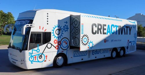 Creativity Bus inovação e diversão para os alunos de Mora