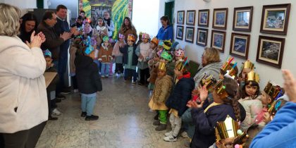 Alunos do Jardim de Infância de Mora assinalam o Dia de Reis