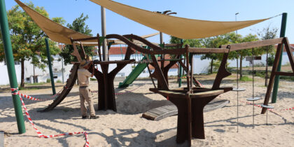 Manutenção do Parque Infantil do Parque Urbano de Mora garante mais conforto e segurança