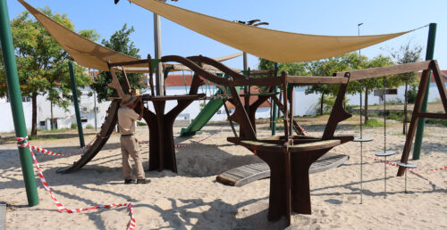 Manutenção do Parque Infantil do Parque Urbano de Mora garante mais conforto e segurança