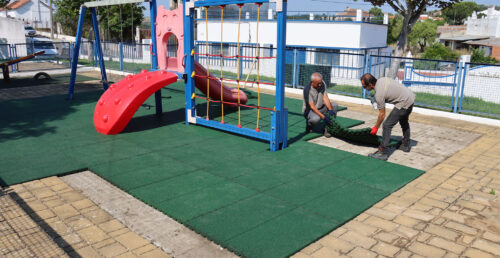 Parques Infantis do concelho de Mora recebem novos pisos