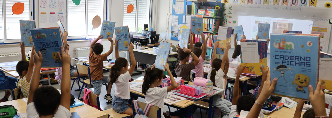 Entrega dos Livros de Fichas aos alunos do Agrupamento de Escolas de Mora
